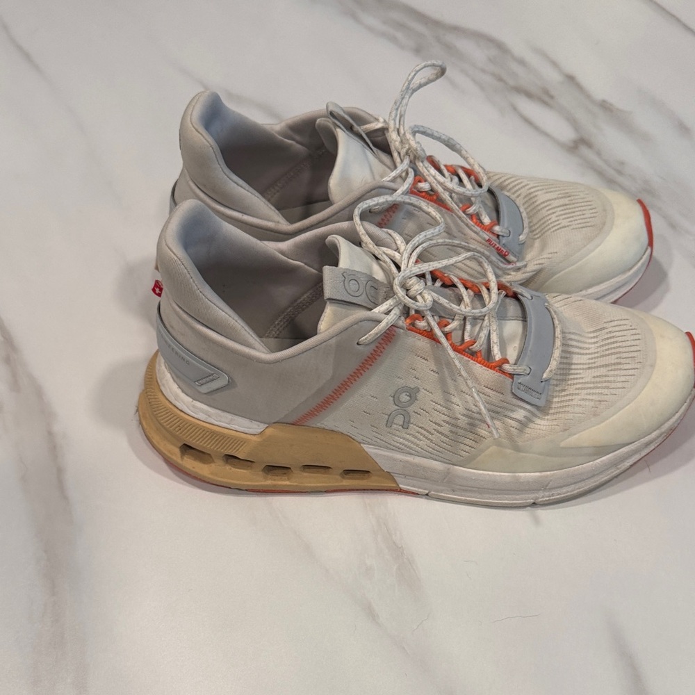 On Running Women’s Cream and Tan Athletic Shoes - Picture 4 of 6